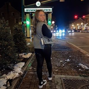 Meet your Posher, Marly